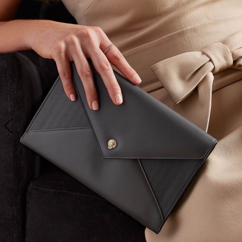 Bell'INVITO NWOT Day & Night Clutch - Picture 2 of 3